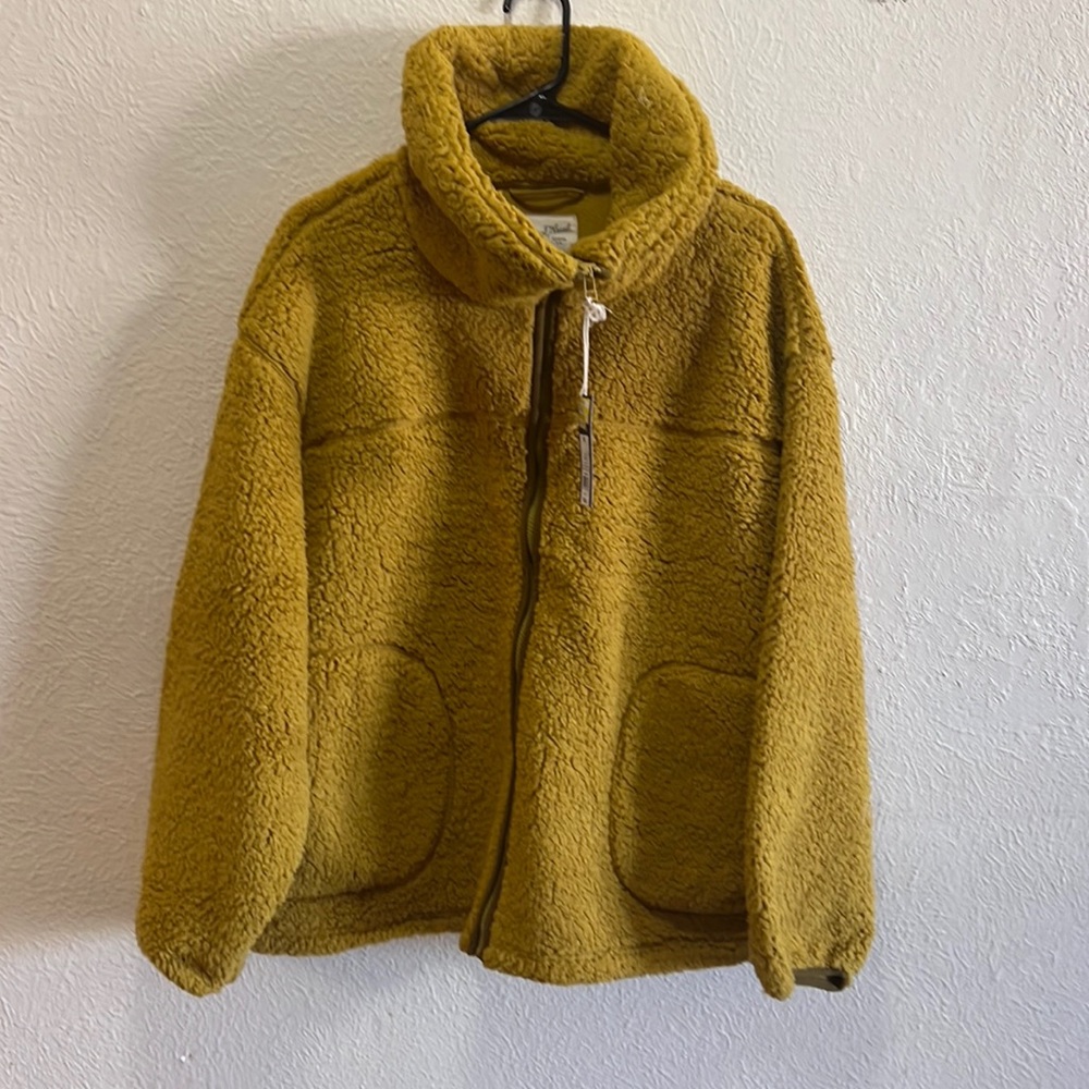 NWT Universal Thread Sherpa MSRP $45